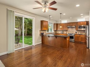 122 Ilwaco Place SE, Renton WA 98059