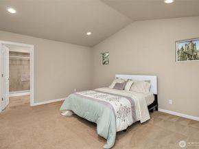 122 Ilwaco Place SE, Renton WA 98059