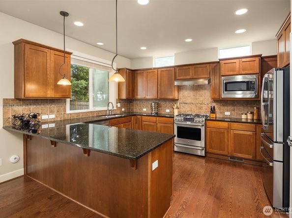 122 Ilwaco Place SE, Renton WA 98059