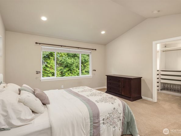 122 Ilwaco Place SE, Renton WA 98059