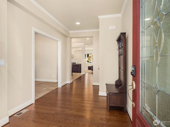 122 Ilwaco Place SE, Renton WA 98059
