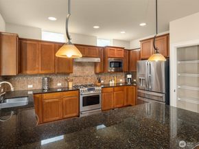 122 Ilwaco Place SE, Renton WA 98059