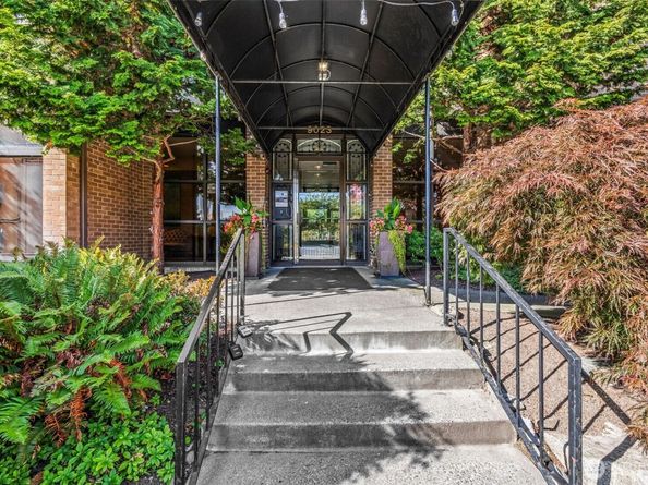 9023 Mary Avenue NW 401, Seattle WA 98117