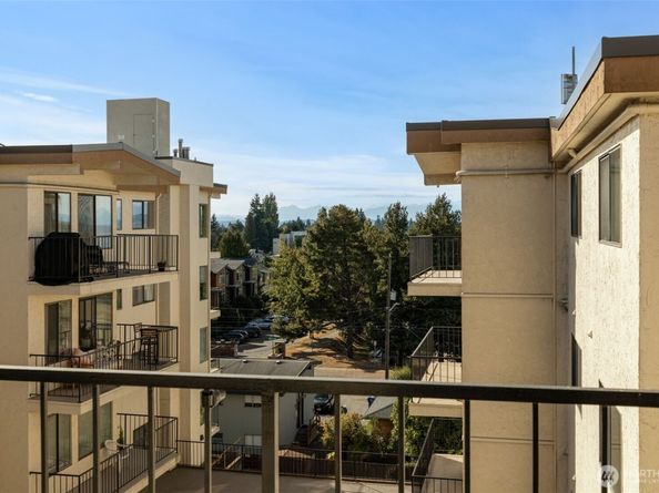 9023 Mary Avenue NW 401, Seattle WA 98117