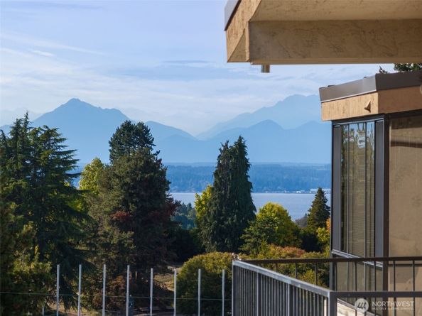9023 Mary Avenue NW 401, Seattle WA 98117