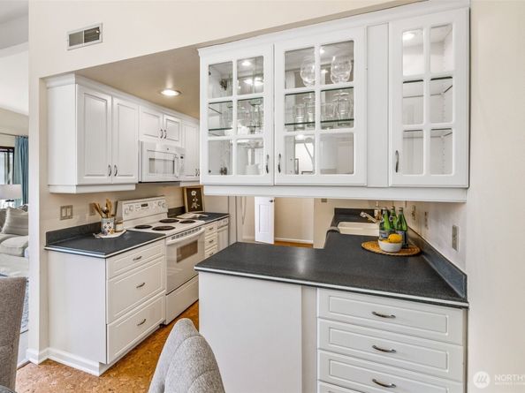9023 Mary Avenue NW 401, Seattle WA 98117
