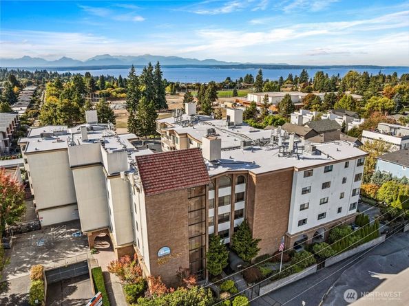 9023 Mary Avenue NW 401, Seattle WA 98117