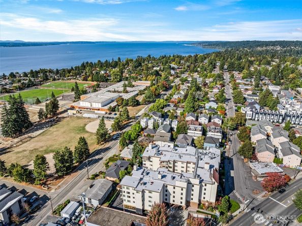 9023 Mary Avenue NW 401, Seattle WA 98117