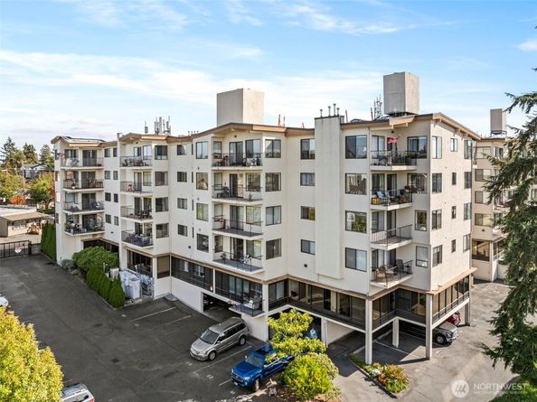 9023 Mary Avenue NW 401, Seattle WA 98117