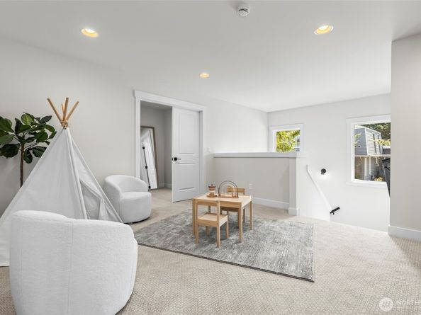 21425 116th Place SE, Kent WA 98031
