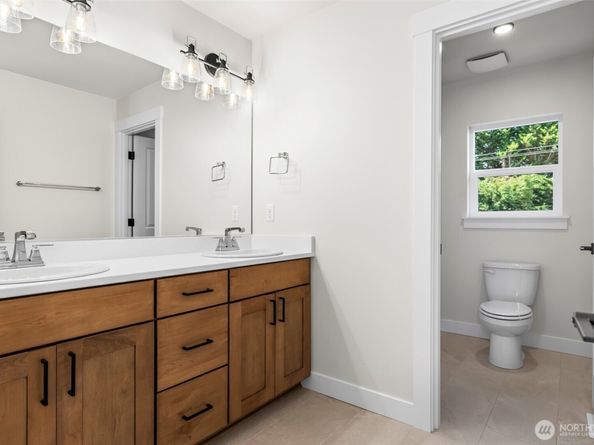 21425 116th Place SE, Kent WA 98031