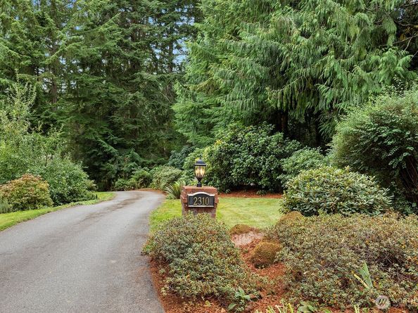 2310 Squak Mountain Loop SW, Issaquah WA 98027