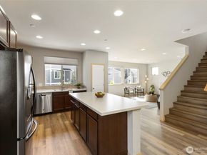 1060 Banyan Street, Bremerton WA 98310