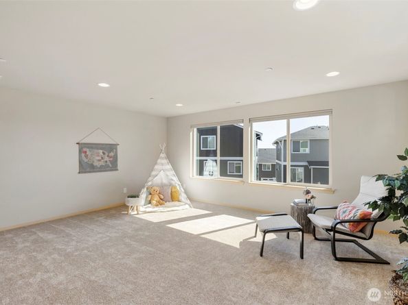1060 Banyan Street, Bremerton WA 98310