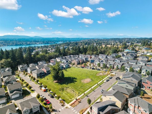 1060 Banyan Street, Bremerton WA 98310
