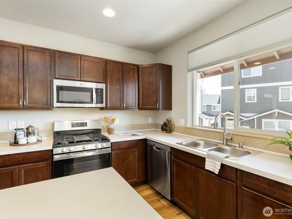 1060 Banyan Street, Bremerton WA 98310
