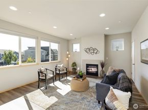 1060 Banyan Street, Bremerton WA 98310