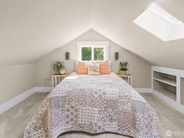 9547 Wallingford Avenue N, Seattle WA 98103