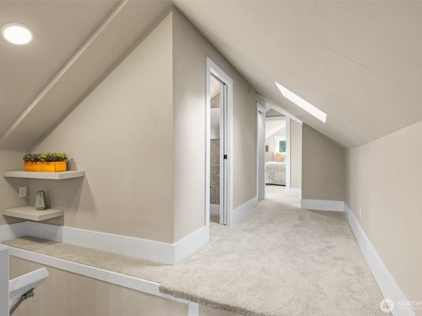 9547 Wallingford Avenue N, Seattle WA 98103