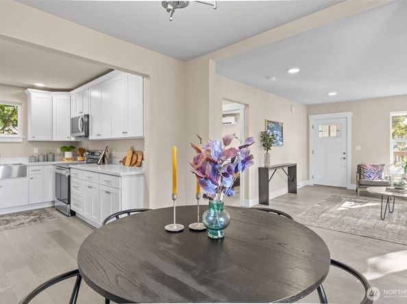 9547 Wallingford Avenue N, Seattle WA 98103
