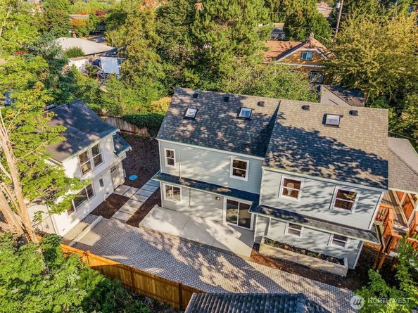 9547 Wallingford Avenue N, Seattle WA 98103
