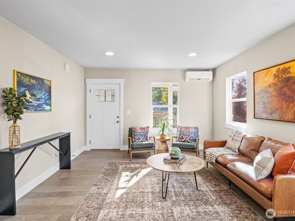 9547 Wallingford Avenue N, Seattle WA 98103
