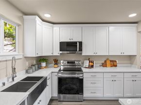 9547 Wallingford Avenue N, Seattle WA 98103