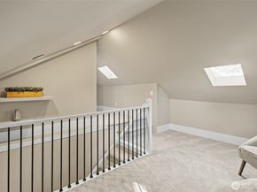 9547 Wallingford Avenue N, Seattle WA 98103