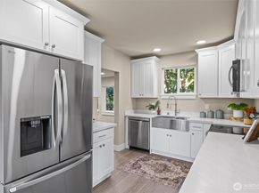 9547 Wallingford Avenue N, Seattle WA 98103