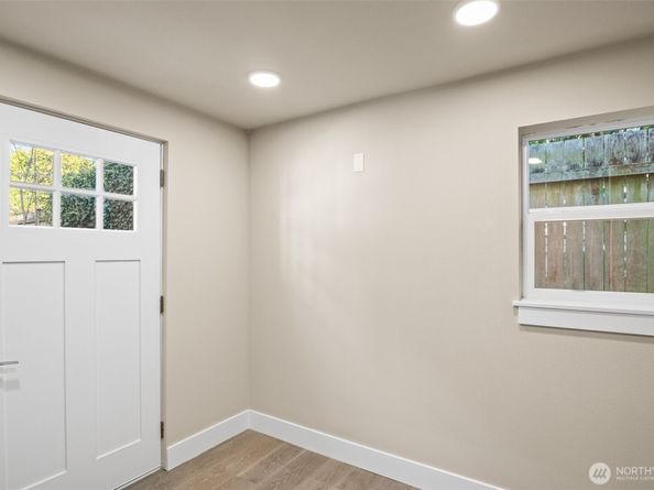 9547 Wallingford Avenue N, Seattle WA 98103