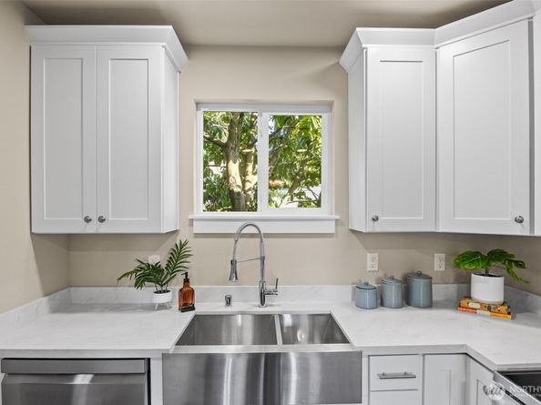 9547 Wallingford Avenue N, Seattle WA 98103