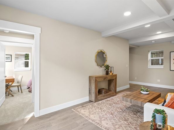 9547 Wallingford Avenue N, Seattle WA 98103