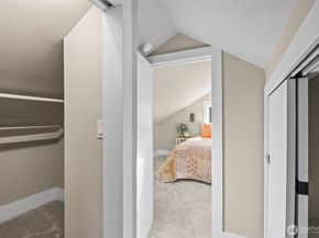 9547 Wallingford Avenue N, Seattle WA 98103