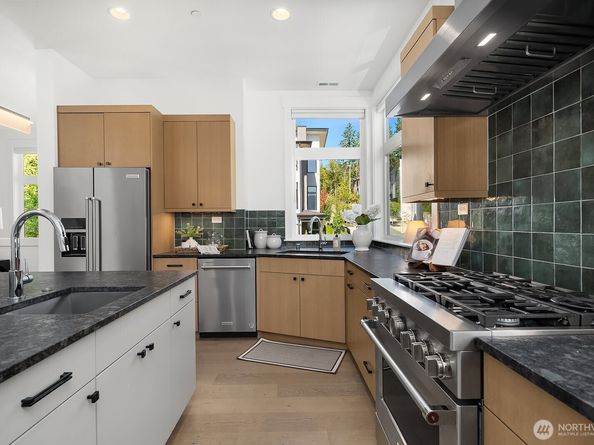 4255 216th Place SE, Issaquah WA 98029