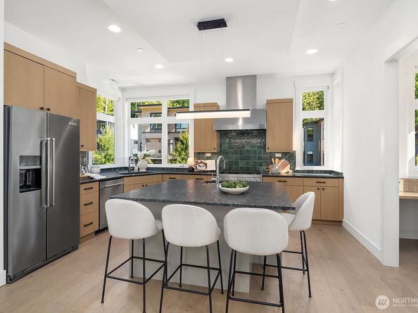 4255 216th Place SE, Issaquah WA 98029