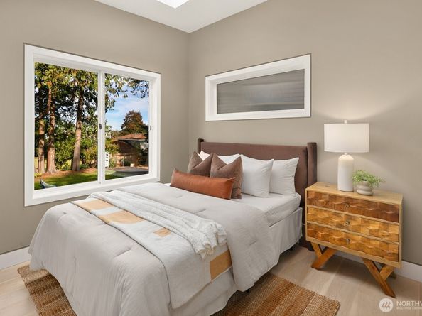 3949 A W Barrett Lane, Seattle WA 98199