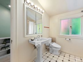 522 NE 81st Street, Seattle WA 98115