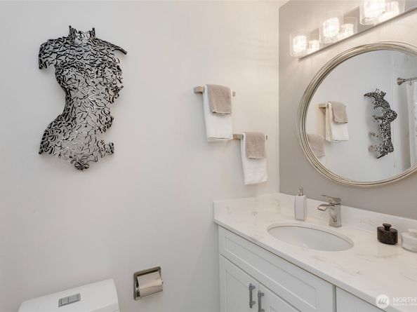 14711 70th Court NE, Kenmore WA 98028