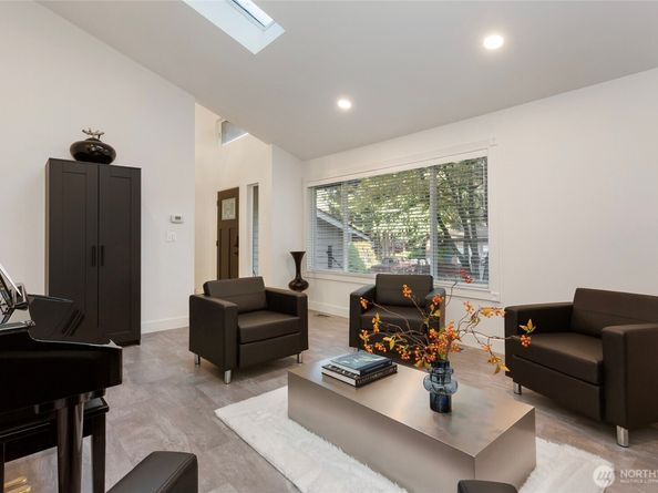 14711 70th Court NE, Kenmore WA 98028