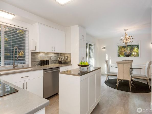 14711 70th Court NE, Kenmore WA 98028