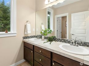 14713 98th Avenue NE, Bothell WA 98011