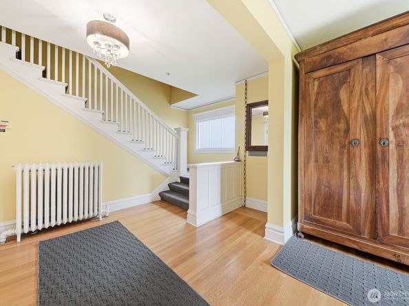 211 14th Avenue E, Seattle WA 98112