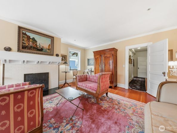 211 14th Avenue E, Seattle WA 98112