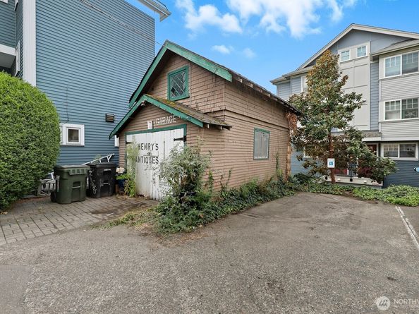 211 14th Avenue E, Seattle WA 98112