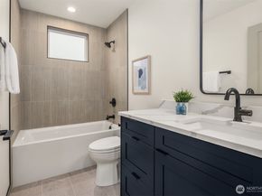 4524 Corliss Avenue N B, Seattle WA 98103