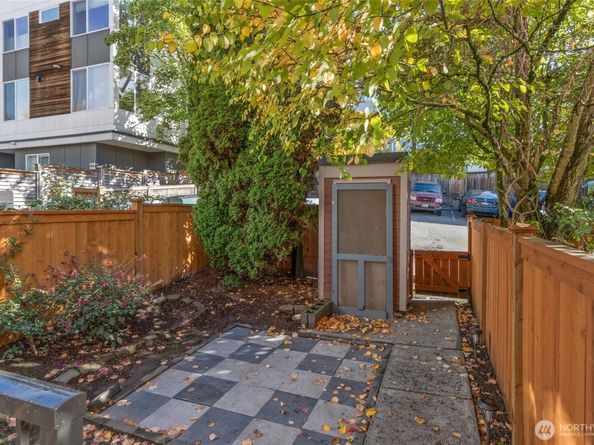 110 16th Avenue, Seattle WA 98122