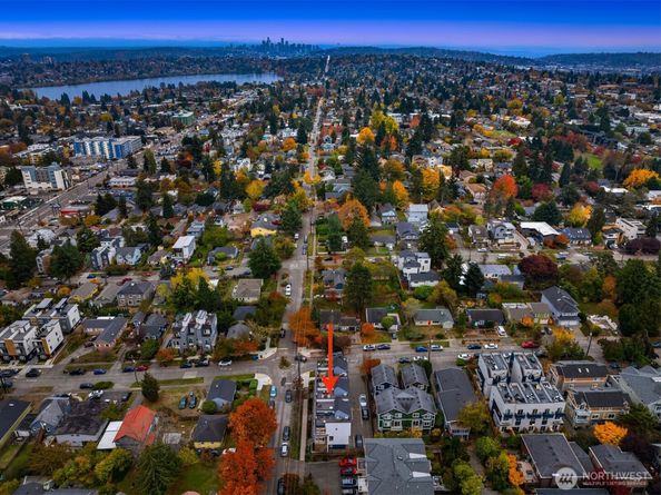 9201 Linden Avenue N D, Seattle WA 98103