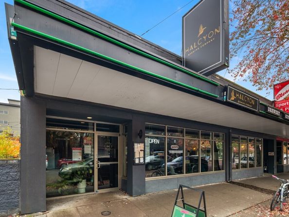 9201 Linden Avenue N D, Seattle WA 98103