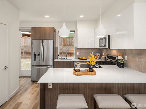 9201 Linden Avenue N D, Seattle WA 98103