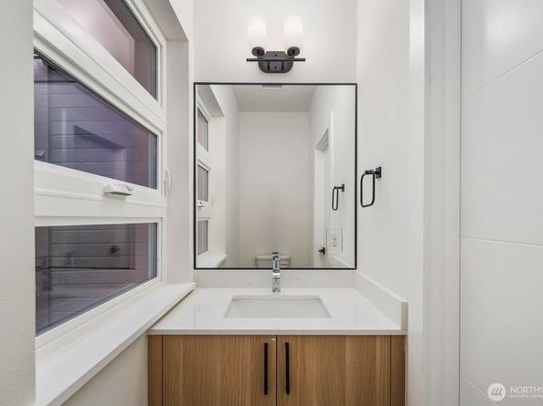 548 S Cloverdale Street D, Seattle WA 98108